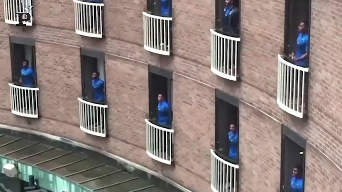 Australia, rugbisti cantano per ringraziare l'hotel che li ha ospitati per la quarantena | video