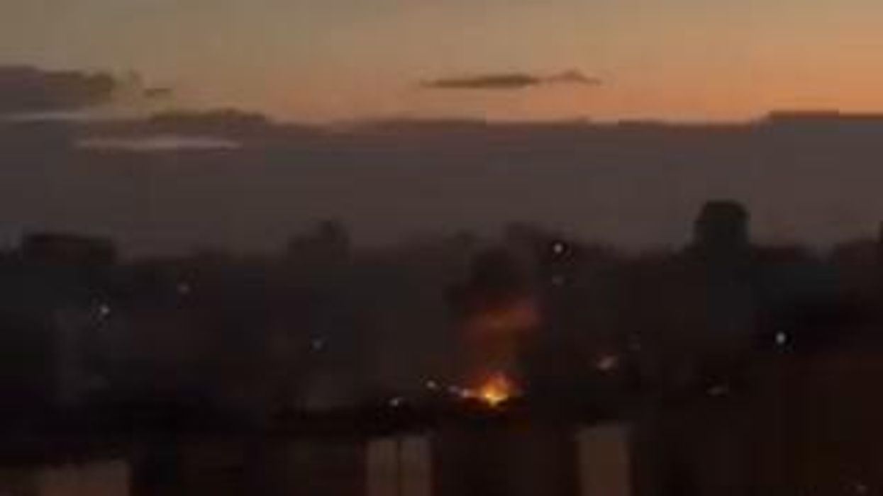Kiev, attacco di droni kamikaze ed esplosioni in città I video