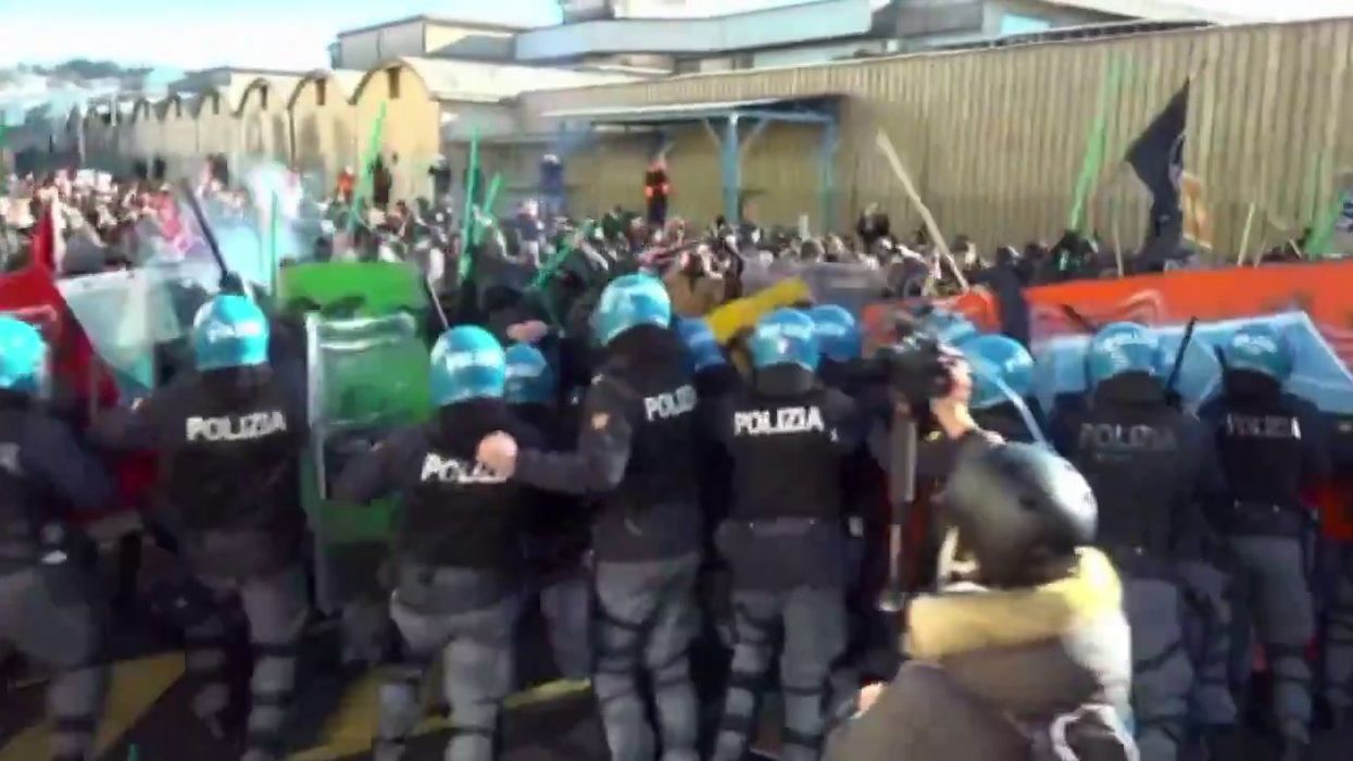 Vicenza; scontri Polizia-Centri Sociali contro Israele | video