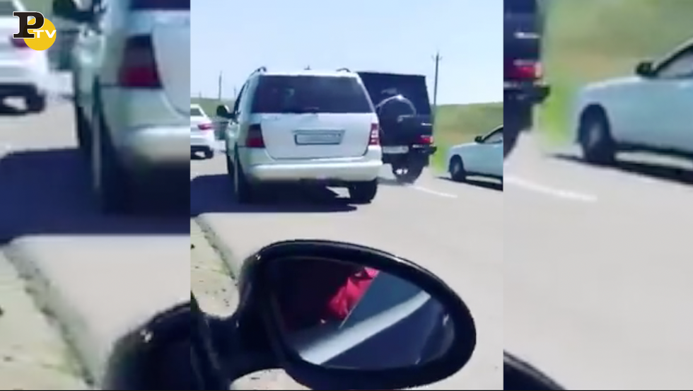 scontro inseguimento auto autostrada Russia video