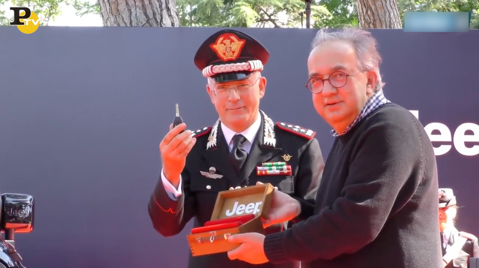 Sergio Marchionne ultima apparizione pubblica consegna Jeep carabinieri video
