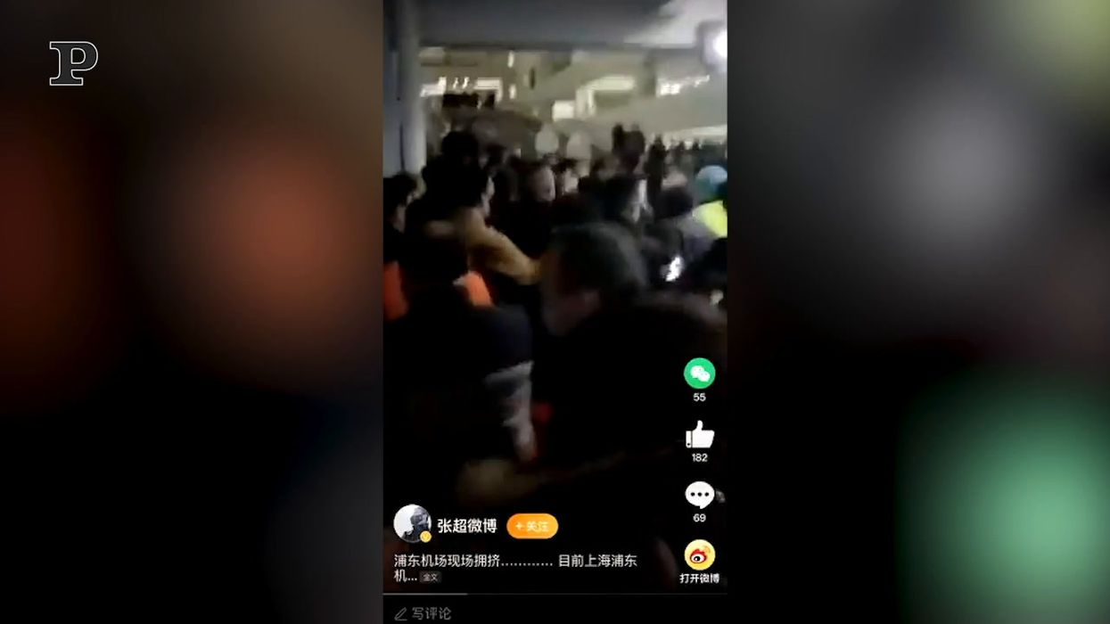 Allarme focolaio a Shanghai, test di massa in aeroporto: è caos totale | video