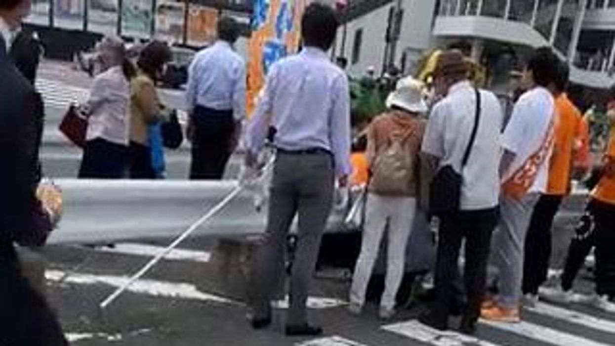 Shinzo Abe l'ex premier del Giappone ucciso a colpi di pistola I video