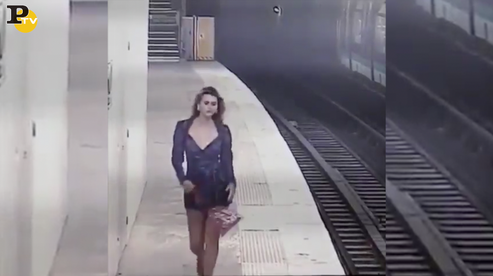 show ragazza banchina metropolitana video