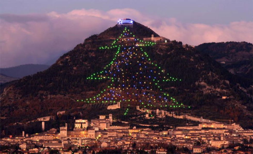 Natale, l'albero più grande del mondo è in Italia