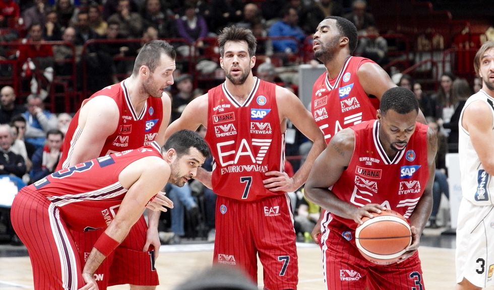 Basket: EA7 più forte della sfortuna, Cremona e Pistoia si confermano