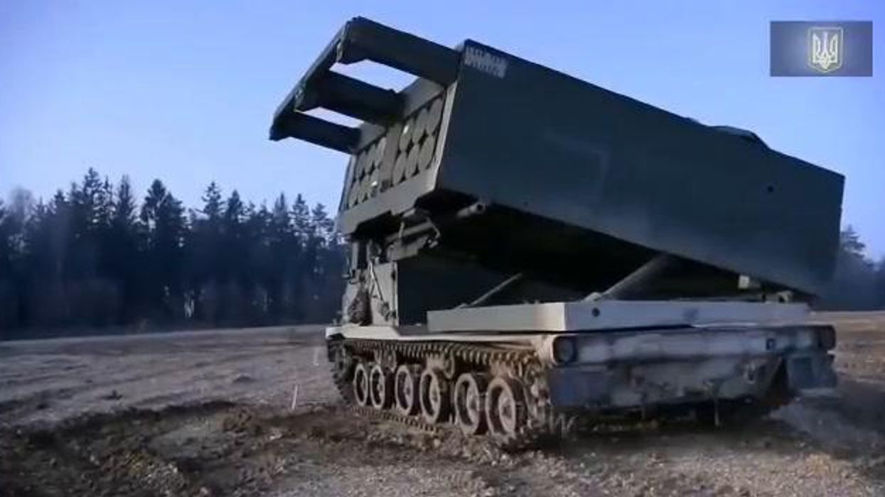 MLRS, i missili a lungo raggio che gli Usa daranno all'Ucraina | video