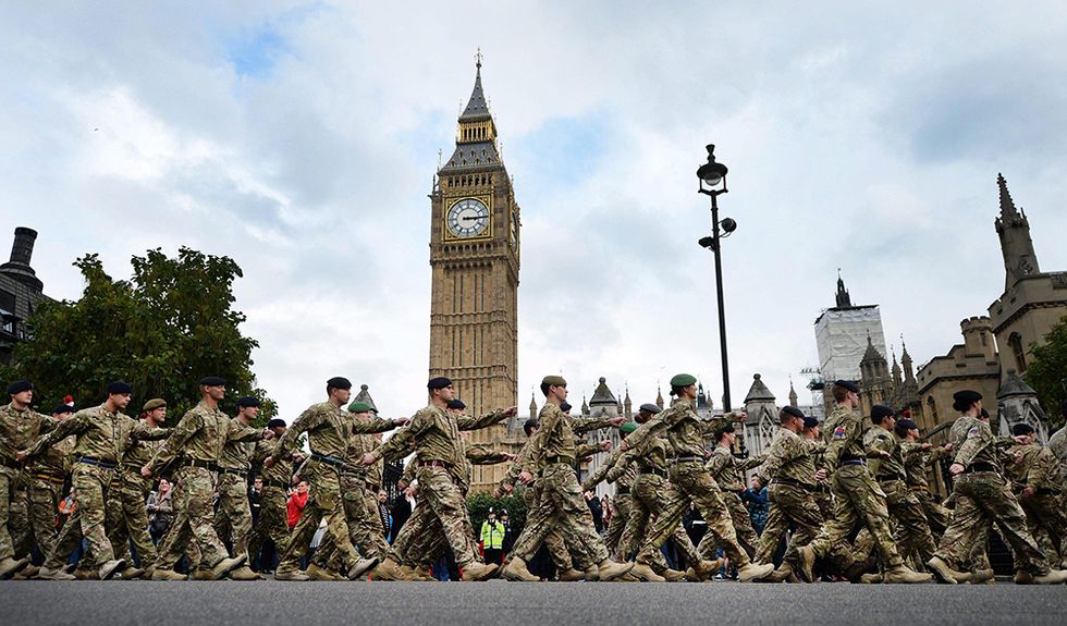 Terrorismo: arrestati quattro militari dell'esercito britannico