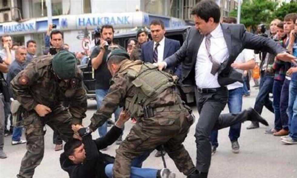 Minatori turchi, Erdogan aggredito dai parenti delle vittime