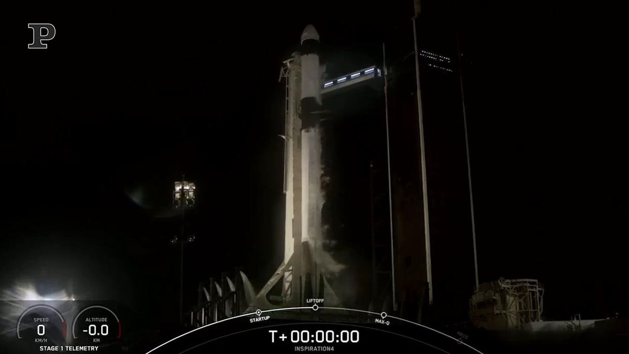 SpaceX, lancio di Falcon 9: il primo volo spaziale con solo civili a bordo | video