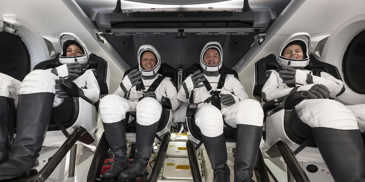 SpaceX, quattro astronauti privati nello Spazio