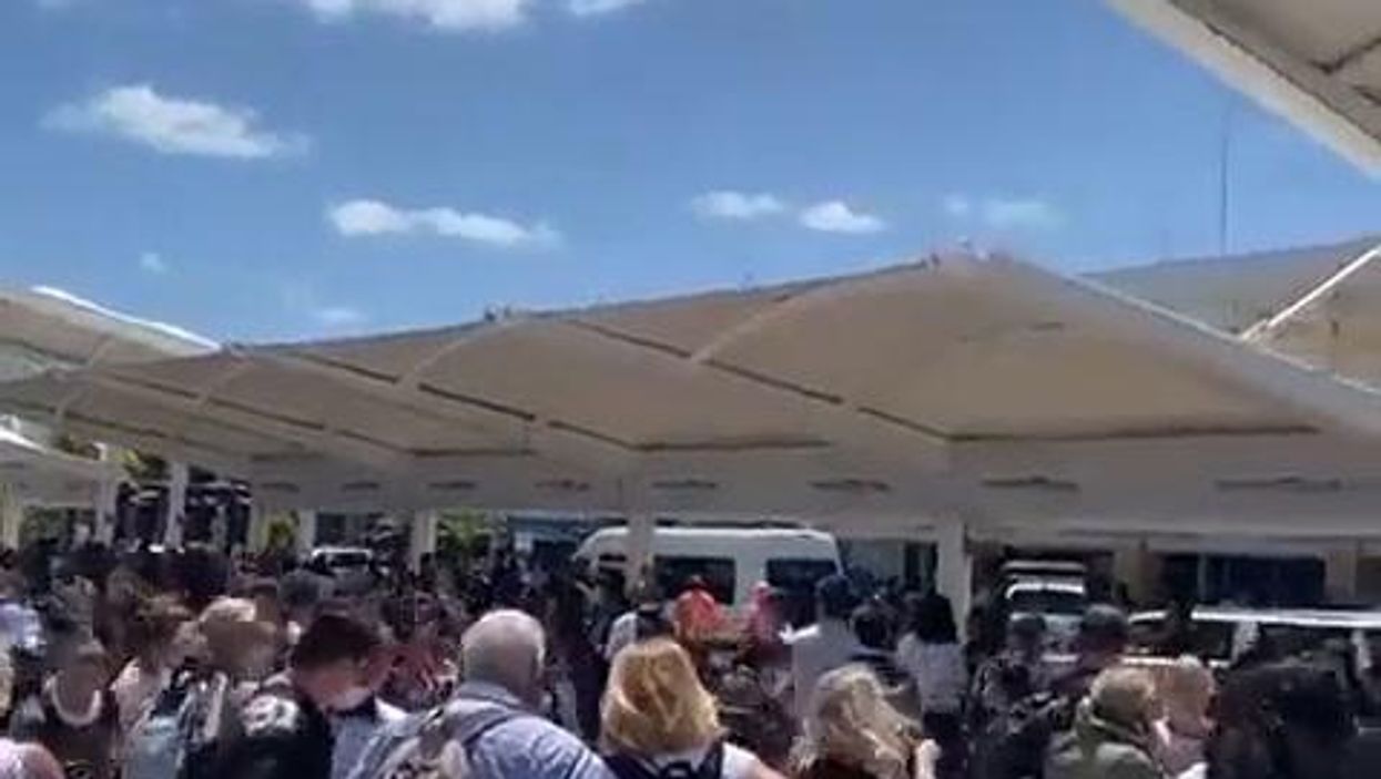 sparatoria all'aeroporto di Cancun, in Messico | video