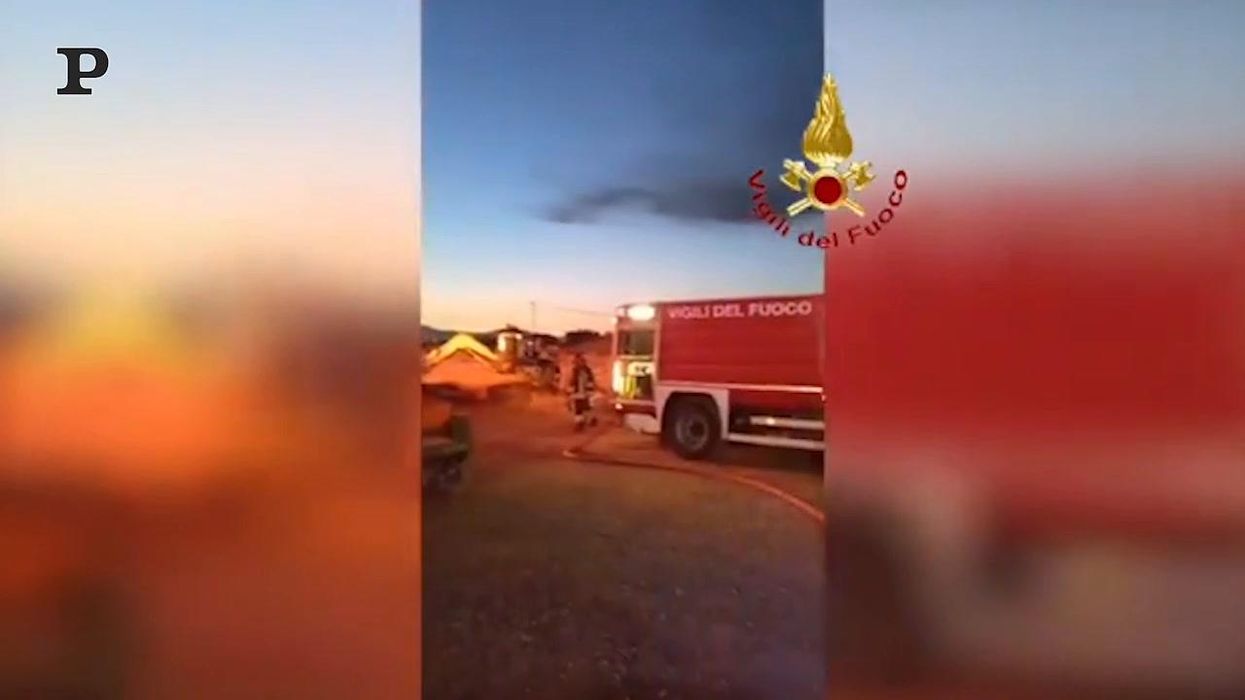 Spaventoso incendio in una ditta di legname a Serravalle | video