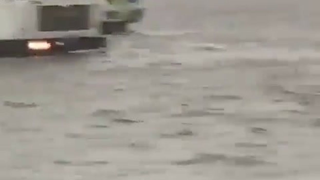 Dubai, aeroporto allagato e chiuso per alluvione I video