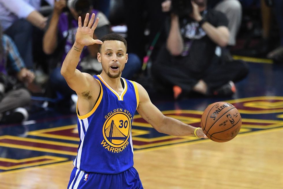 Nba Finals: 38 punti di Curry e 3-1 dei Warriors sui Cavs - video highlights