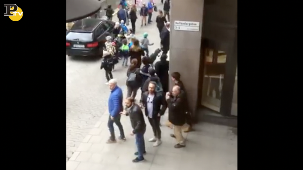 Stoccolma attentato panico gente strada