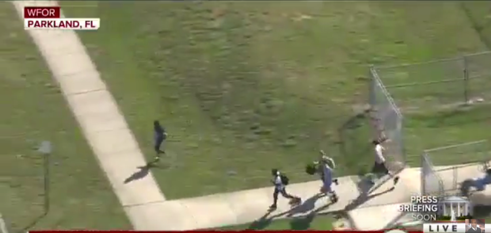 studenti scappano scuola Parkland sparatoria video
