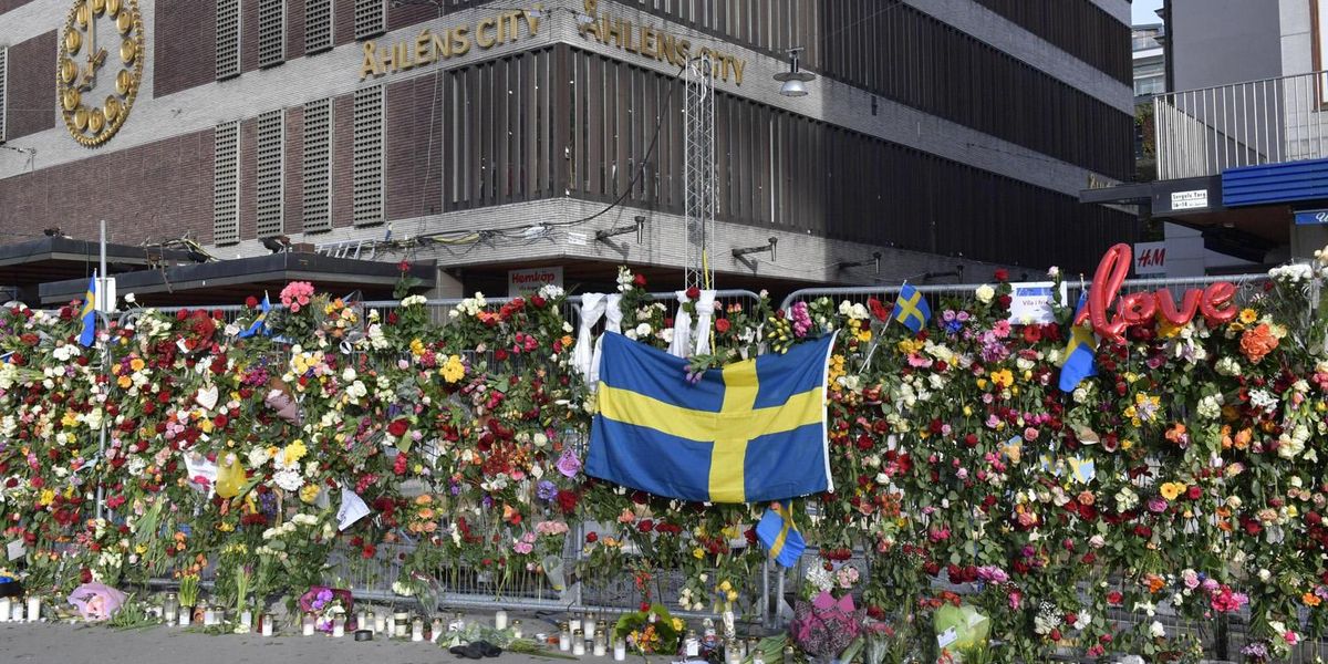 ​Svezia, fiori per le vittime di un attentato terroristico