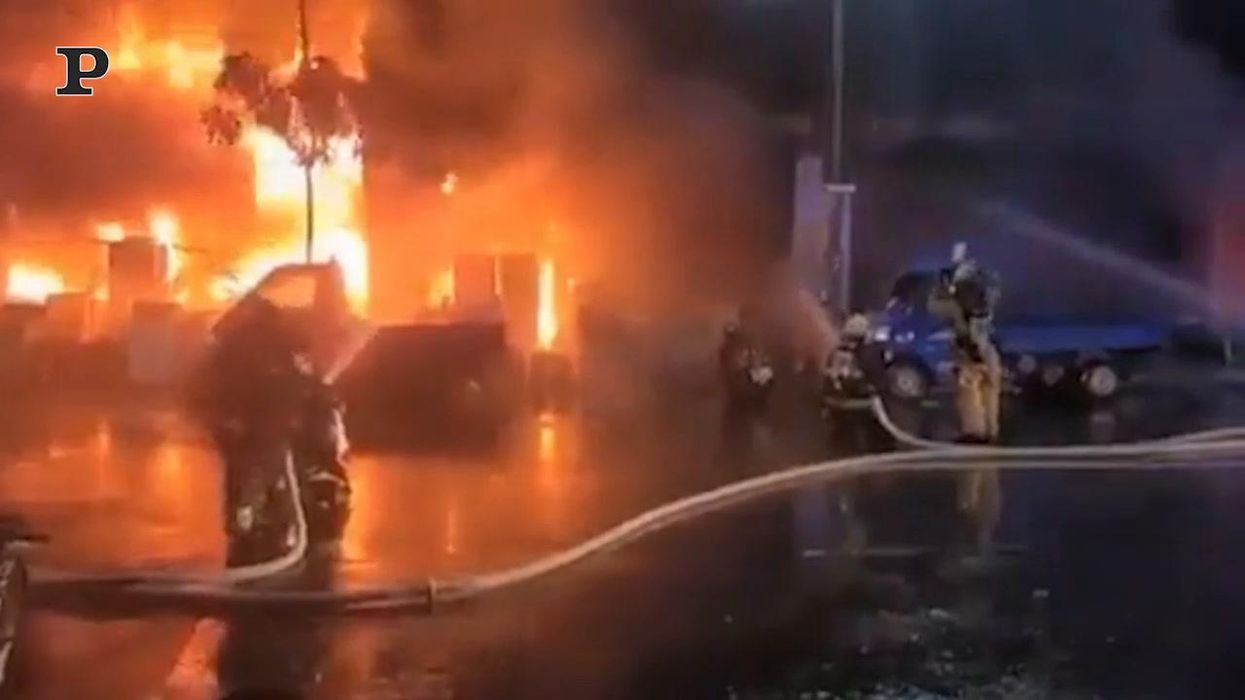 Taiwan, brucia un palazzo a Kaohsiung: oltre 40 vittime | video