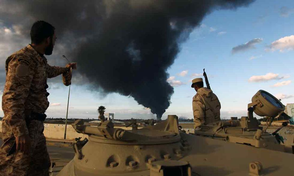 Libia, un’ordinaria giornata di bombe e dialogo