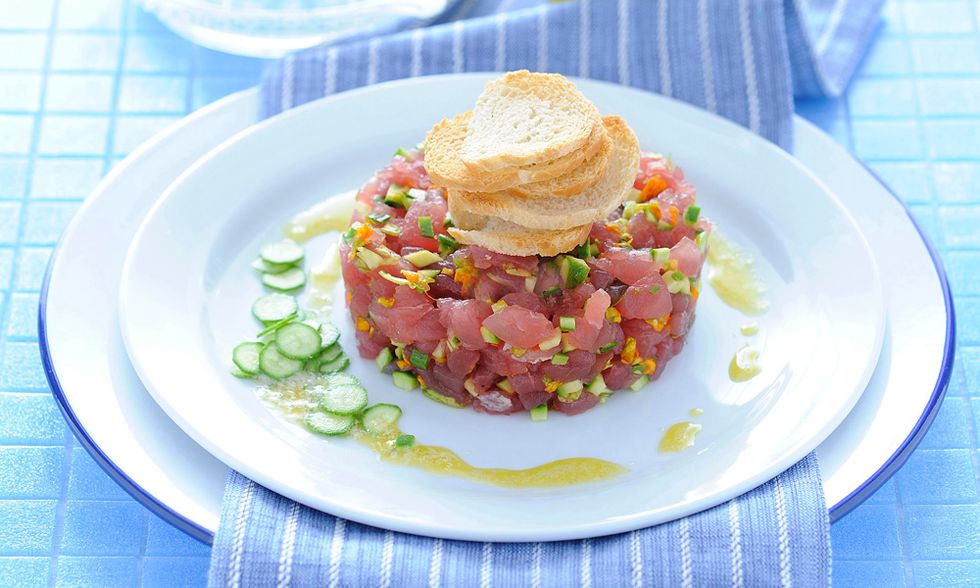 Ricette d'estate: tartare di tonno con zucchine novelle