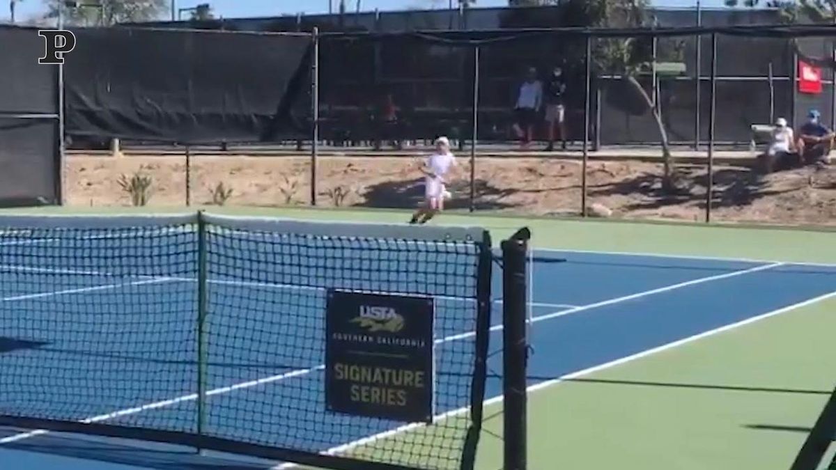 Tennis, il ragazzino prodigio che gioca solo di dritto | video