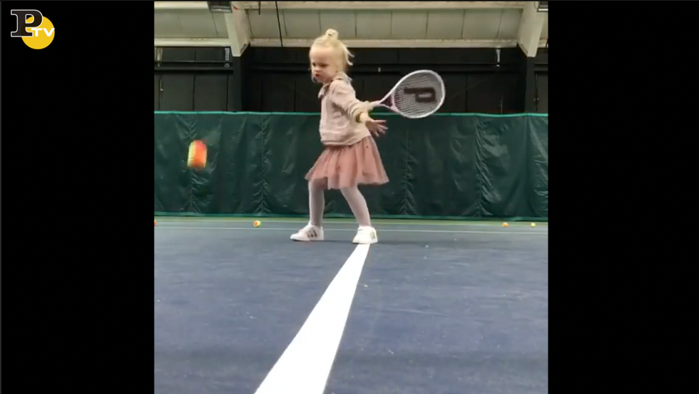 tennis Chloe 4 anni video come on pugnetto