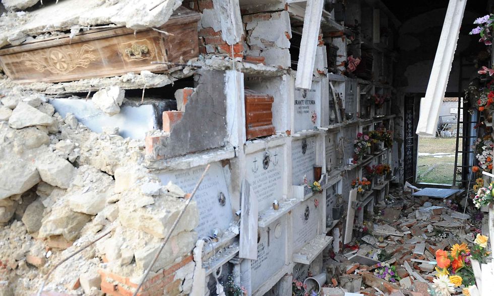 Terremoto: ad Amatrice ancora bare all'aperto