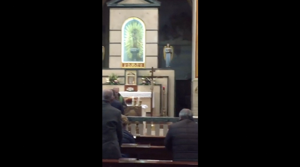 terremoto chiesa fedeli fuga panico video