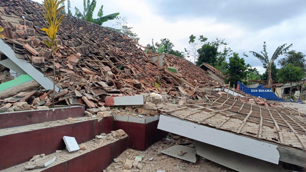 Oltre 160 morti e centinaia di feriti nel terremoto sull'isola di Giava, in Indonesia