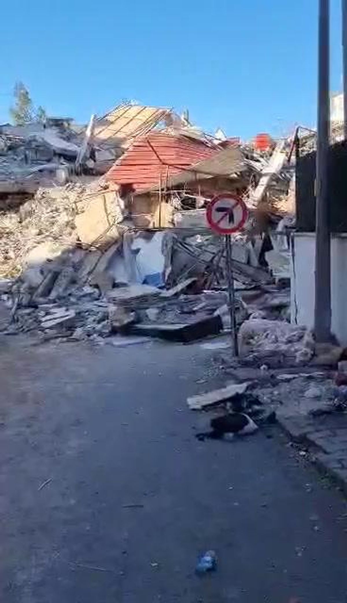Terremoto Turchia: la devastazione in diretta | video
