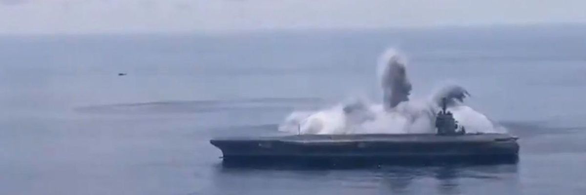Terzo test per la portaerei Gerald R.Ford: l'esplosione in mare provoca un terremoto | video