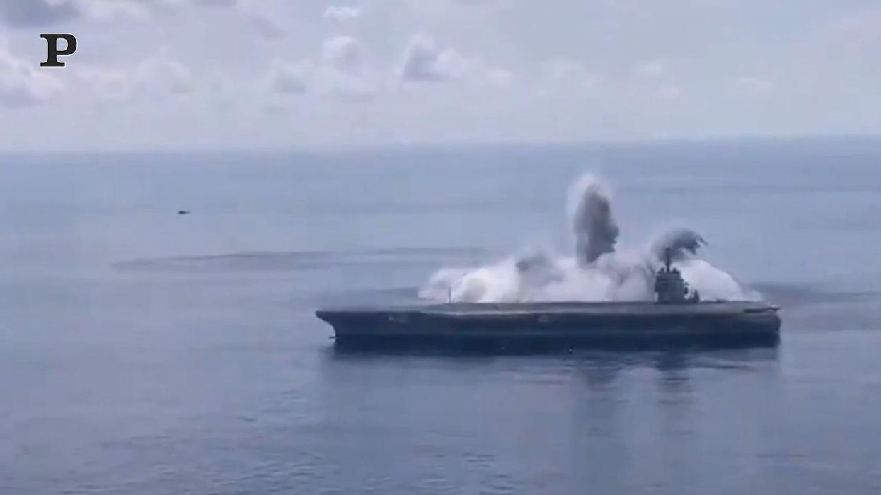 Terzo test per la portaerei Gerald R.Ford: l'esplosione in mare provoca un terremoto | video