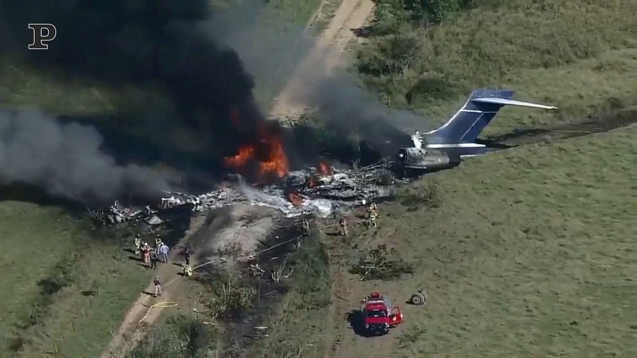 Texas, aereo si schianta in un campo: salvi tutti i passeggeri | video