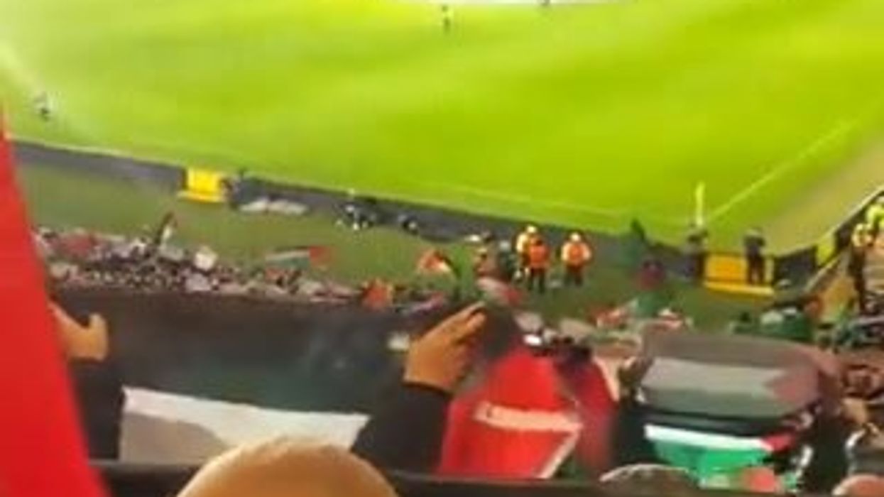 Champions League, tifosi del Celtic Glasgow con la bandiera della Palestina I video