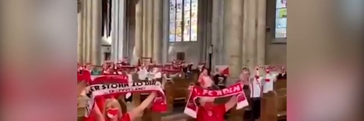 Germania, stadi chiusi: i tifosi del Colonia si riuniscono in duomo | video