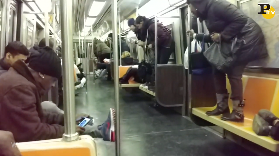 topo metropolitana new york reazione panico passeggeri