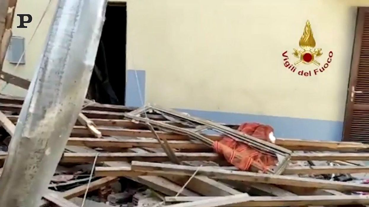 Torino, crolla palazzina di due piani: morto un bambino di 4 anni | video