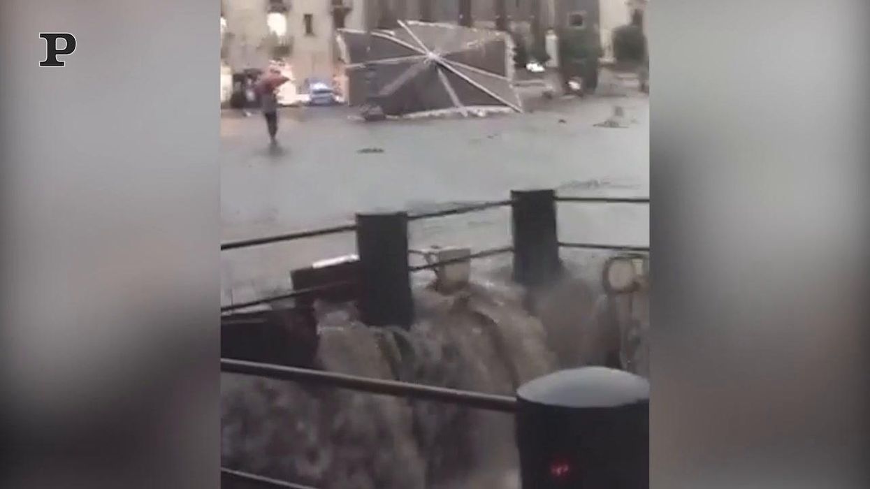 Tornado e violenti temporali a Catania, i danni nelle vie del centro | video