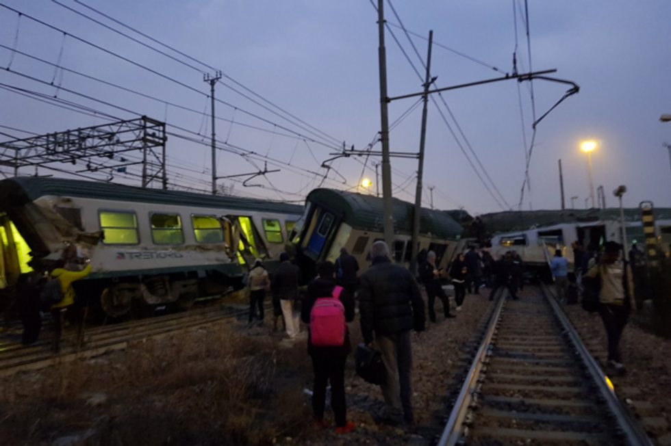 treno deragliato Pioltello Trenord feriti vittime video