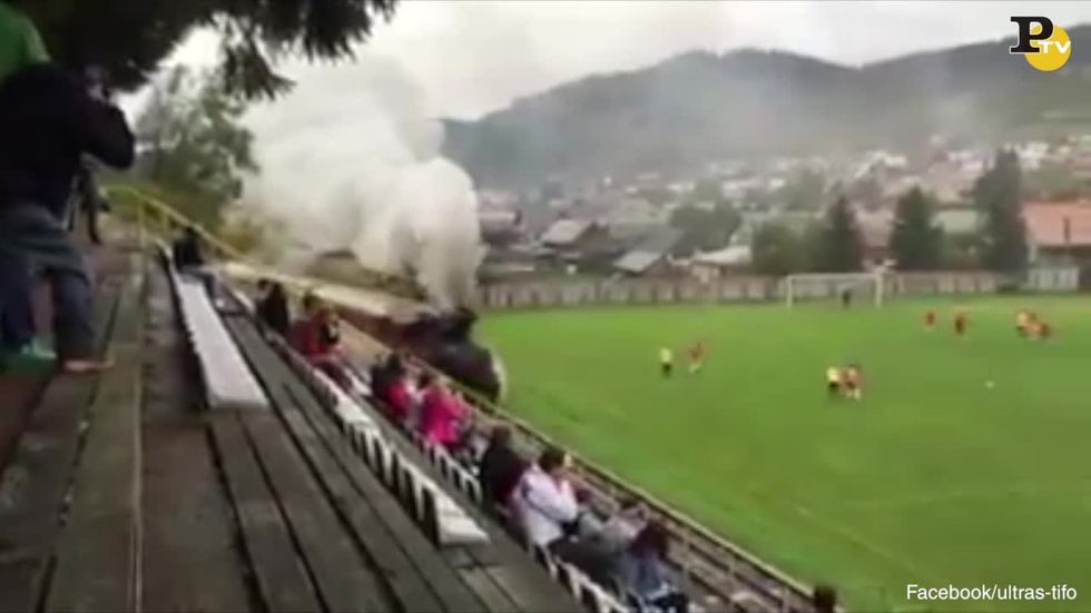 treno invade campo da calcio