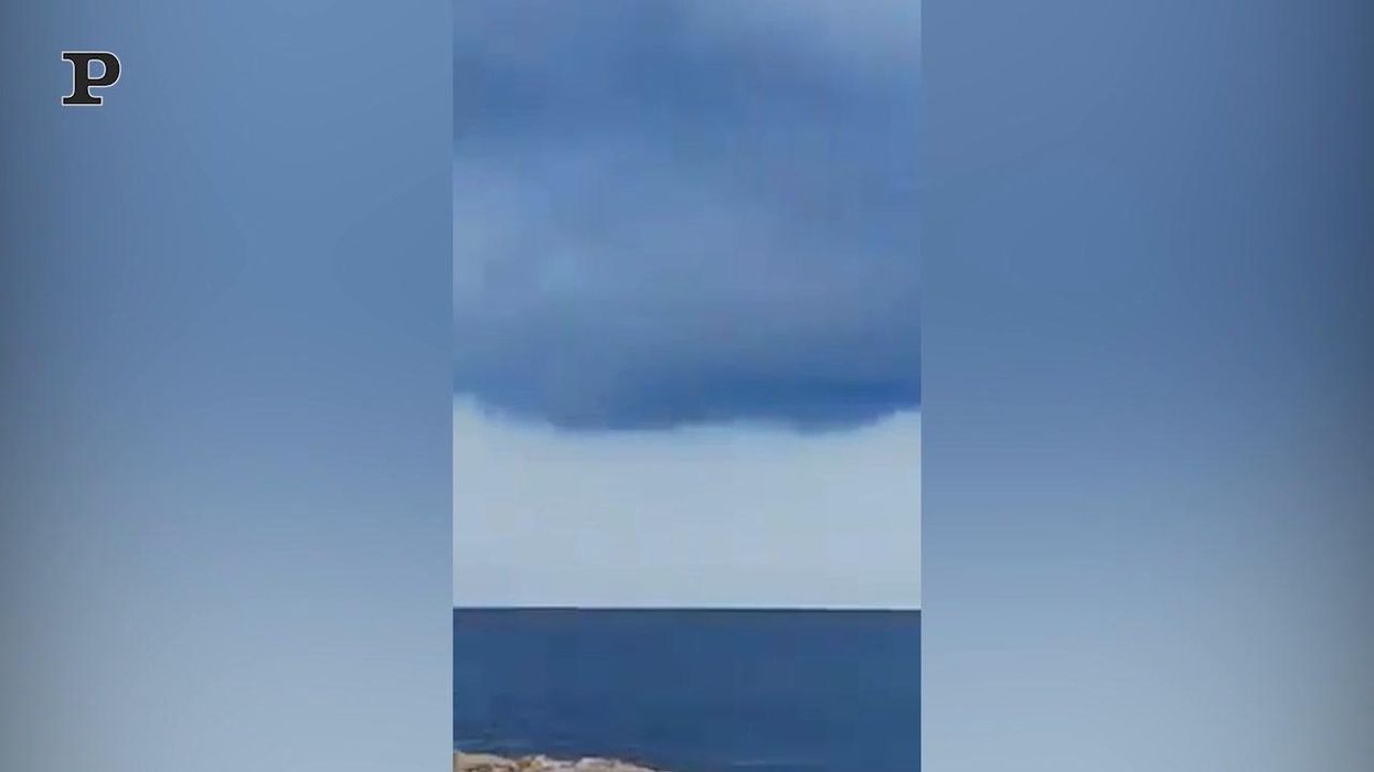 Tromba d'aria ad Ischia, le immagini postate sui social | video
