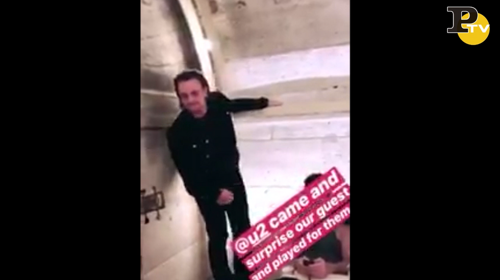 U2 cantano live dal refettorio di Massimo Bottura video
