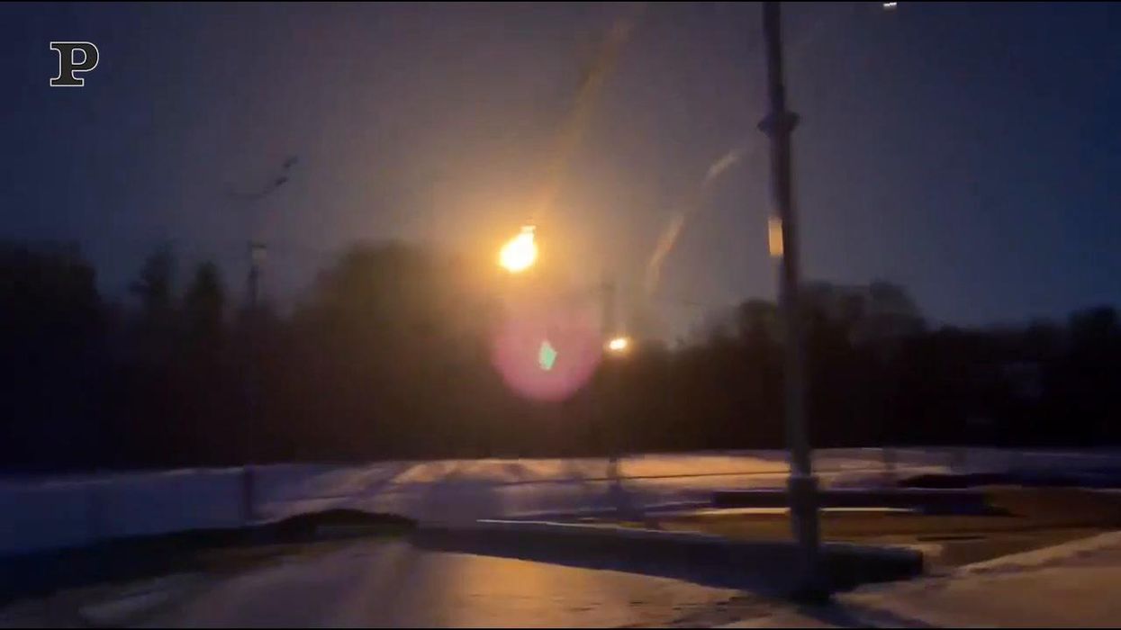 Ucraina, aereo russo abbattuto a Kharkiv dall'esercito | Video