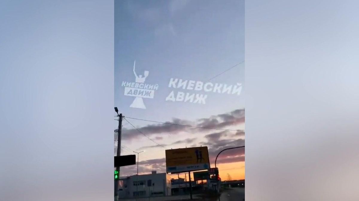 Ucraina, missile vola sul cielo di Kiev | Video