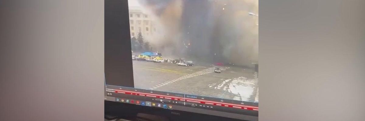 Bombardata la sede del Governo a Kharkiv | Video