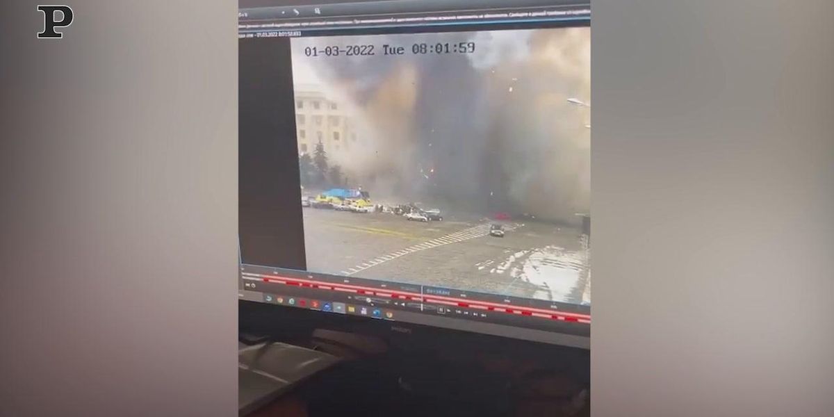 Bombardata la sede del Governo a Kharkiv | Video