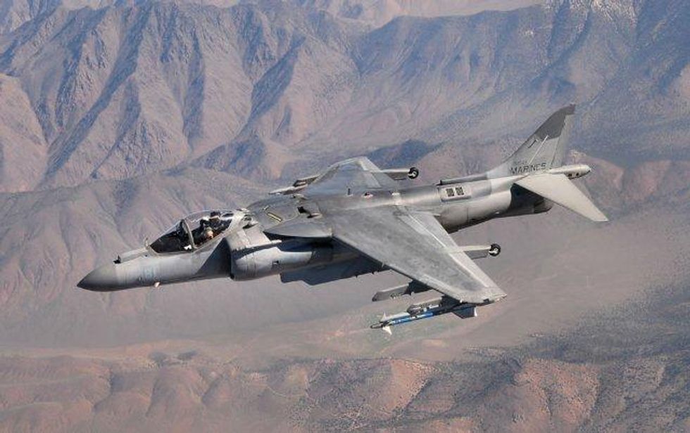 I talebani distruggono i jet dei marines