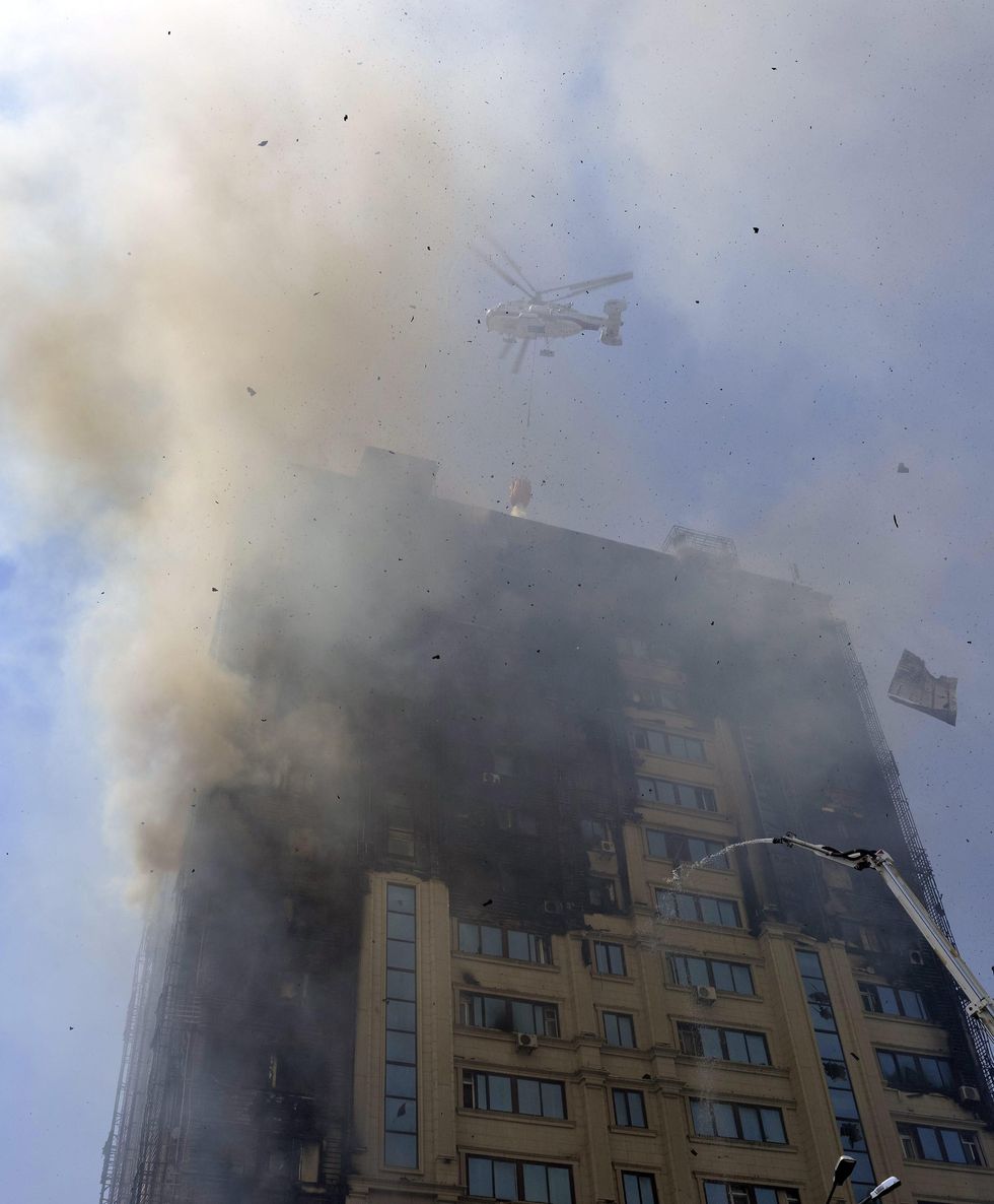 Azerbaigian: incendio in un grattacielo, almeno 16 morti