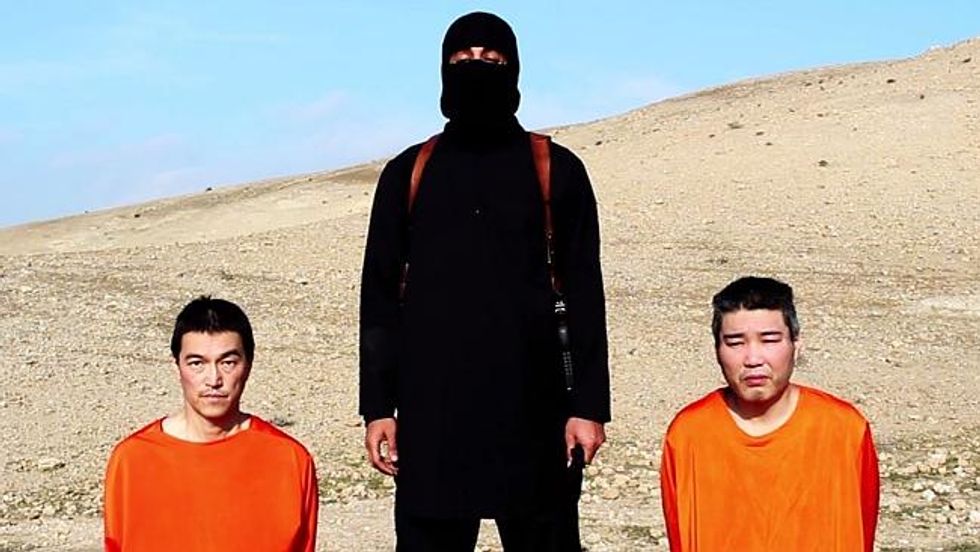 Il nuovo video dei due giapponesi rapiti dall'Isis